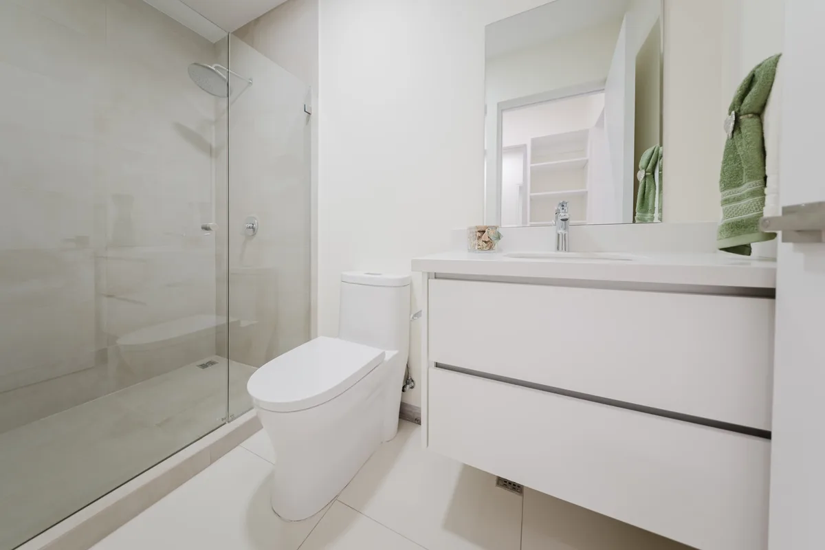 Closet y baños · 24